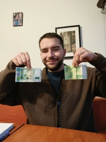 Gorgi Ivanov from AEGEE-Sofia with euro and leva.
